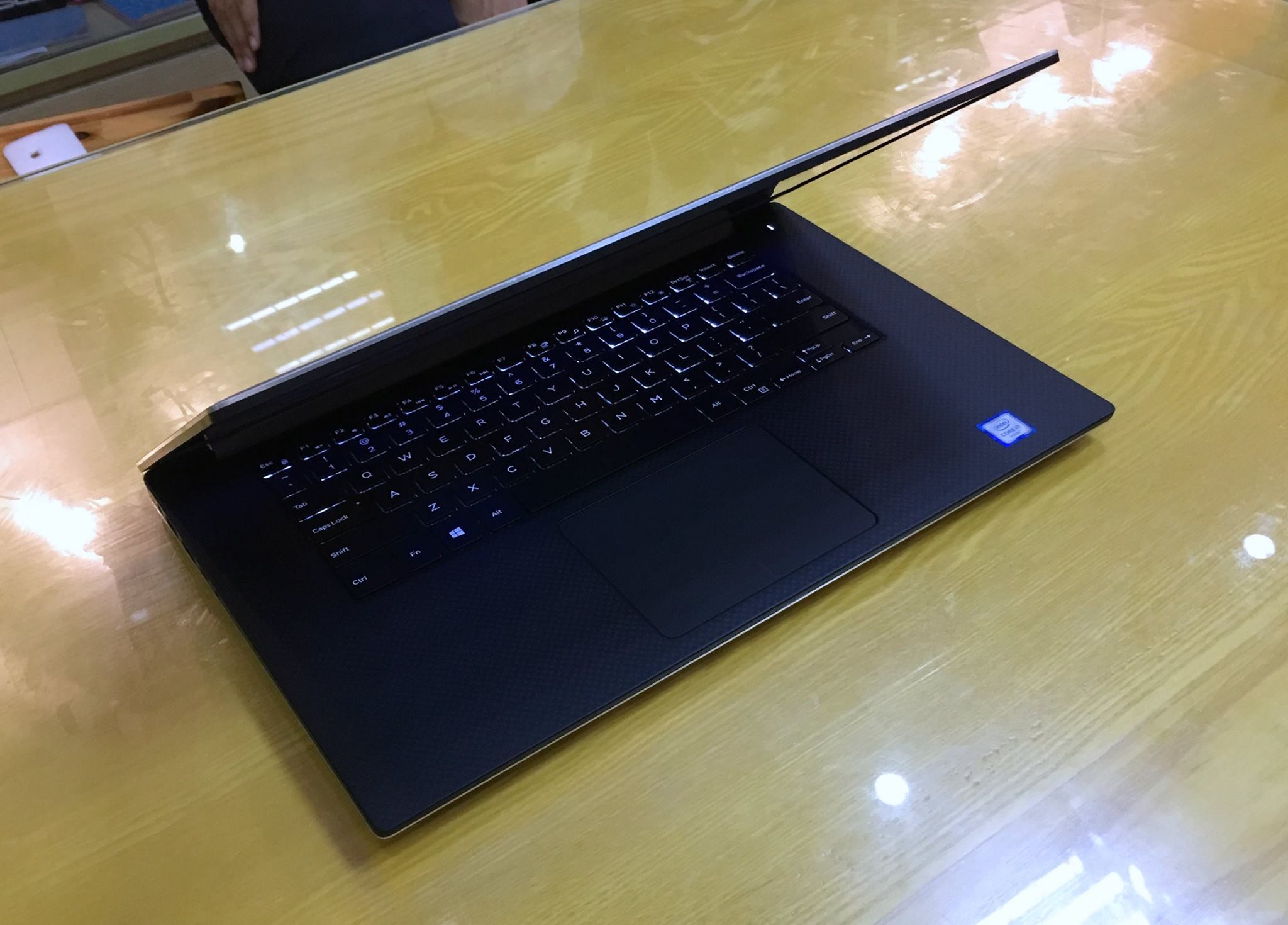 Laptop Dell XPS 15 9550 2016-8.jpg